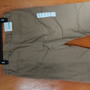Mens/Boys NWT pants, Size 31 x 32. Old Navy loose fit.